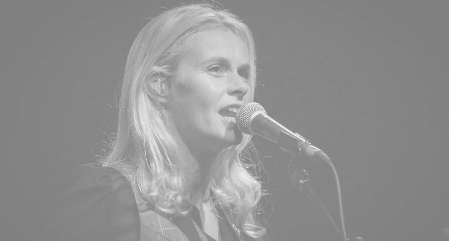 Lucy Shaw singing with Squeeze